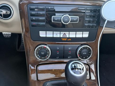 Used 2015 Mercedes-Benz SLK 250 image 12