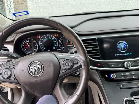 Used 2017 Buick LaCrosse Preferred image 9