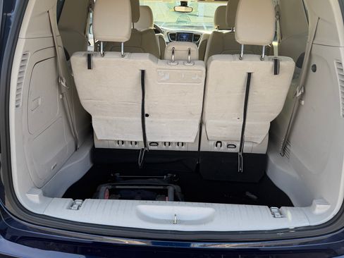 Used 2017 Chrysler Pacifica Touring Plus image 10