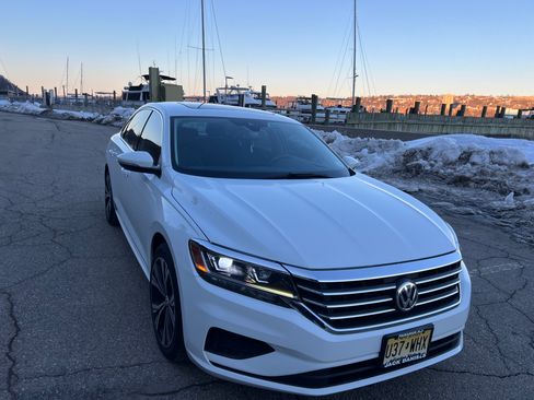 Used 2022 Volkswagen Passat 2.0T SE image 16