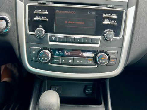 Used 2017 Nissan Altima 2.5 SV FWD image 29
