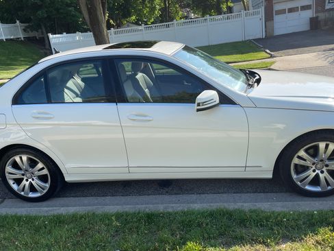 Used 2011 Mercedes-Benz C 300 4MATIC Sedan image 2