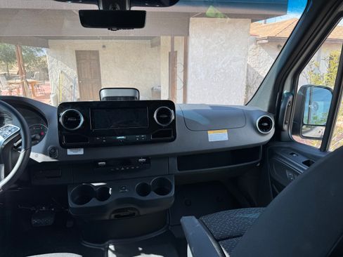 Used 2025 Mercedes-Benz Sprinter 2500 image 10