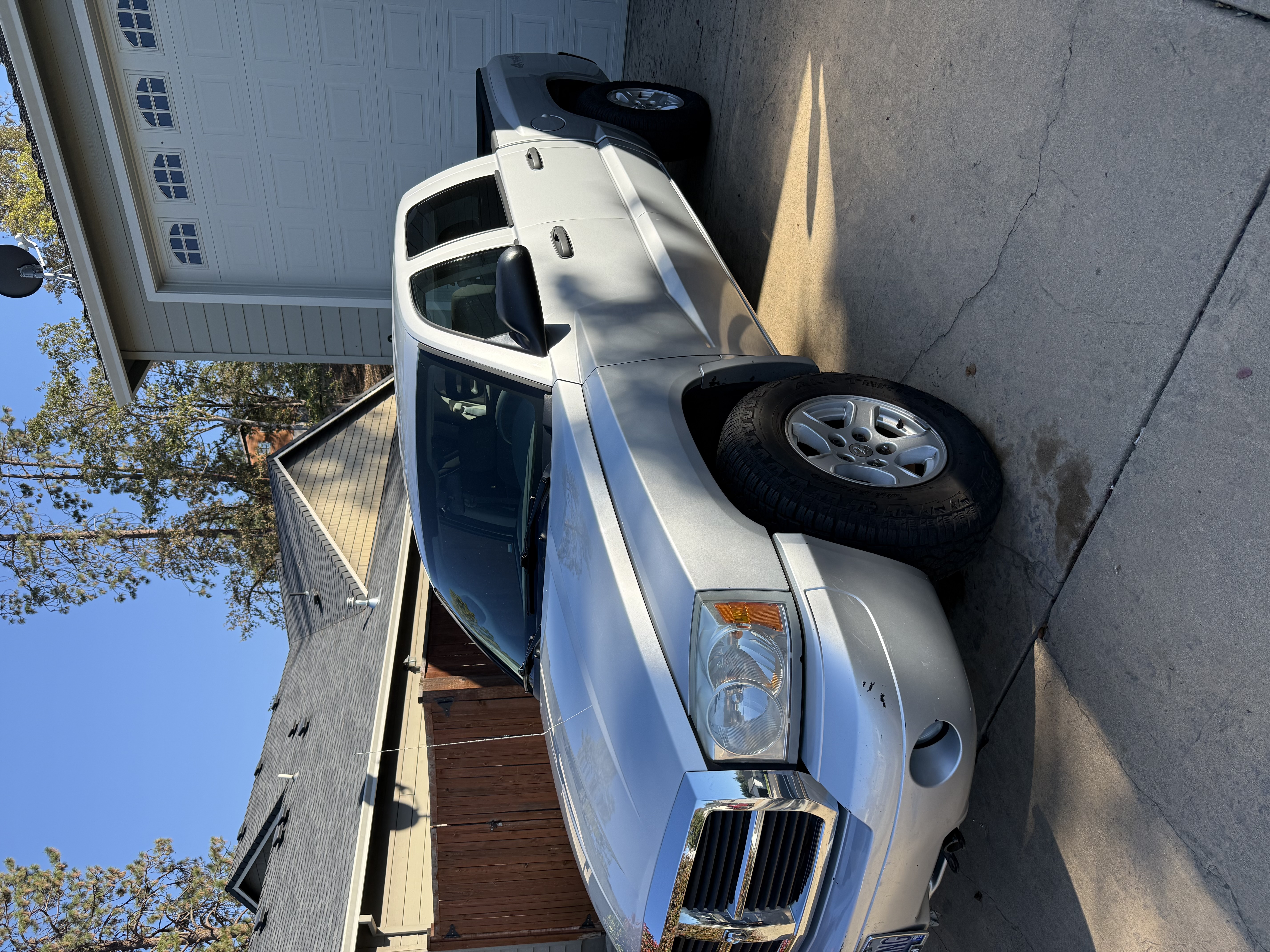 Used 2006 Dodge Dakota SLT w/ Interior Convenience Group AWD/4WD image 4