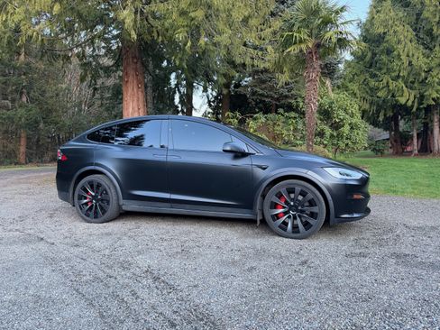 Used 2022 Tesla Model X Plaid image 2