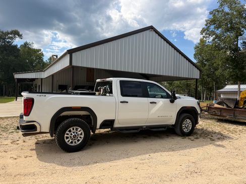 Used 2024 GMC Sierra 2500 Pro w/ 1SA Pro Safety Plus Package AWD/4WD image 2