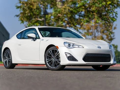 Used 2016 Scion FR-S Coupe 2D image 2