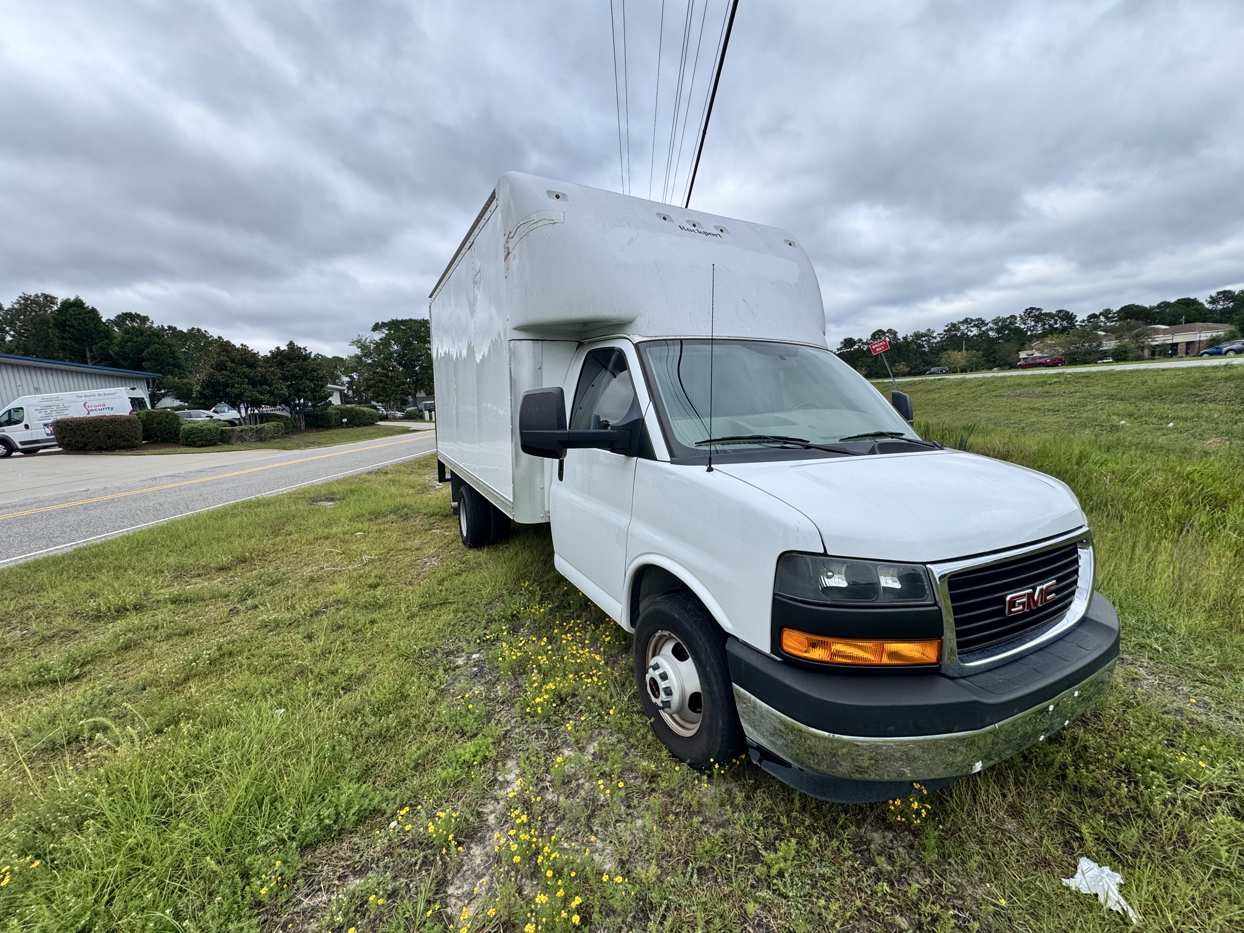 Used 2022 GMC Savana 3500 w/ Power Convenience Package RWD image 2