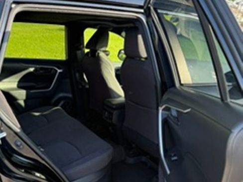 Used 2021 Toyota RAV4 SE w/ Weather & Moonroof Package AWD/4WD image 15