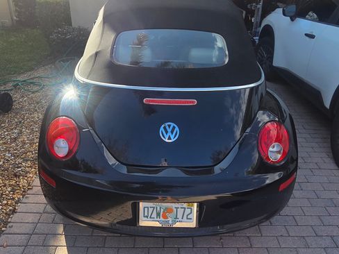 Used 2010 Volkswagen Beetle Convertible image 1