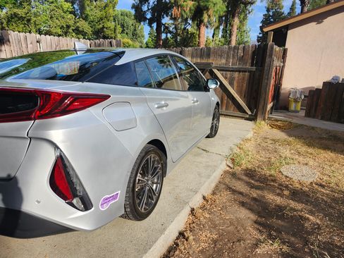 Used 2019 Toyota Prius Prime Advanced w/ Carpet Mat Package image 13