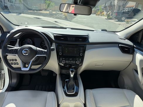 Used 2020 Nissan Rogue Sport SL FWD image 14