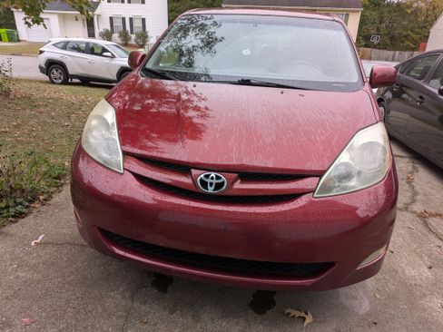 Used 2007 Toyota Sienna XLE image 2