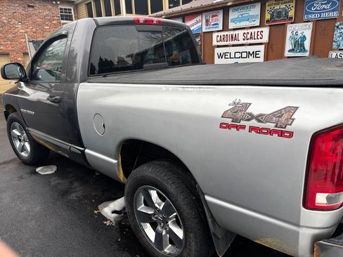 Used 2004 Dodge Ram 1500 Truck SLT w/ Sport Appearance Group image 2