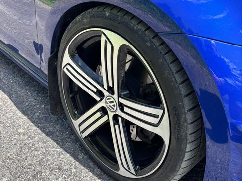 Used 2016 Volkswagen Golf R 4-Door AWD/4WD image 15