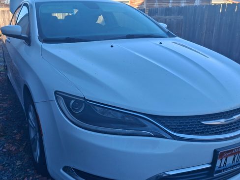 Used 2015 Chrysler 200 Limited w/ Convenience Group image 2