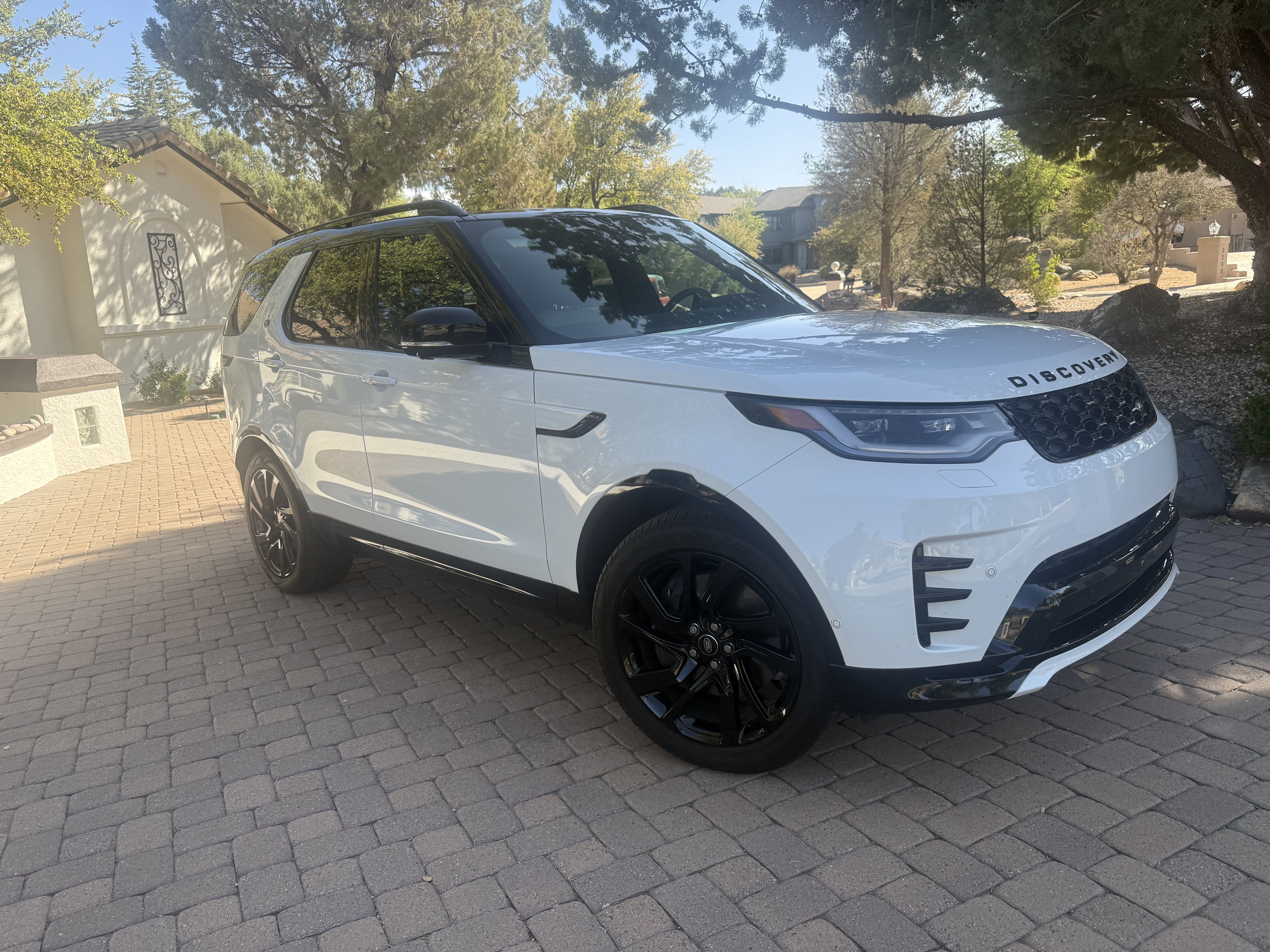 Used 2024 Land Rover Discovery Dynamic SE AWD/4WD image 10