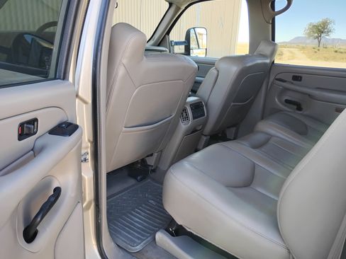 Used 2004 Chevrolet Silverado 3500 4x4 Crew Cab w/ Heavy-Duty Power Package image 11