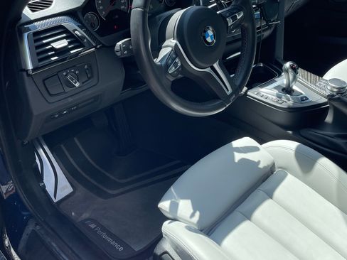 Used 2018 BMW M4 Convertible RWD image 14