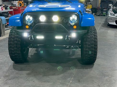 Used 2011 Jeep Wrangler Unlimited Sahara w/ Connectivity Group image 20