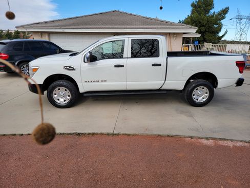 Used 2017 Nissan Titan S image 4