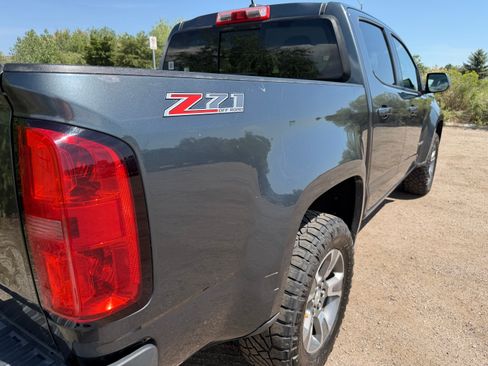 Used 2015 Chevrolet Colorado Z71 w/ LPO, Gearon Divider Package AWD/4WD image 10