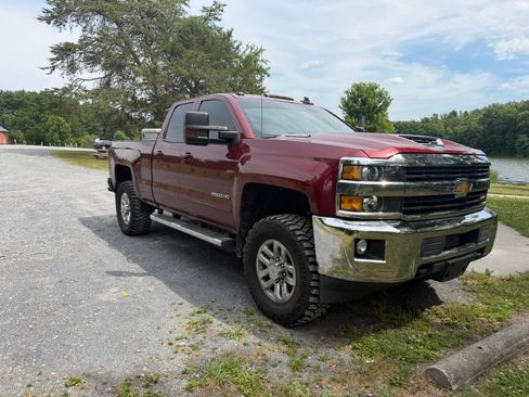 Used 2017 Chevrolet Silverado 2500 LT w/ LT Convenience Package AWD/4WD image 2
