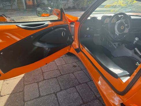 Used 2005 Lotus Elise image 6