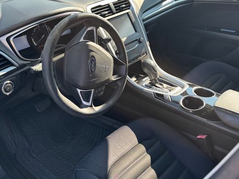Used 2014 Ford Fusion SE FWD image 15