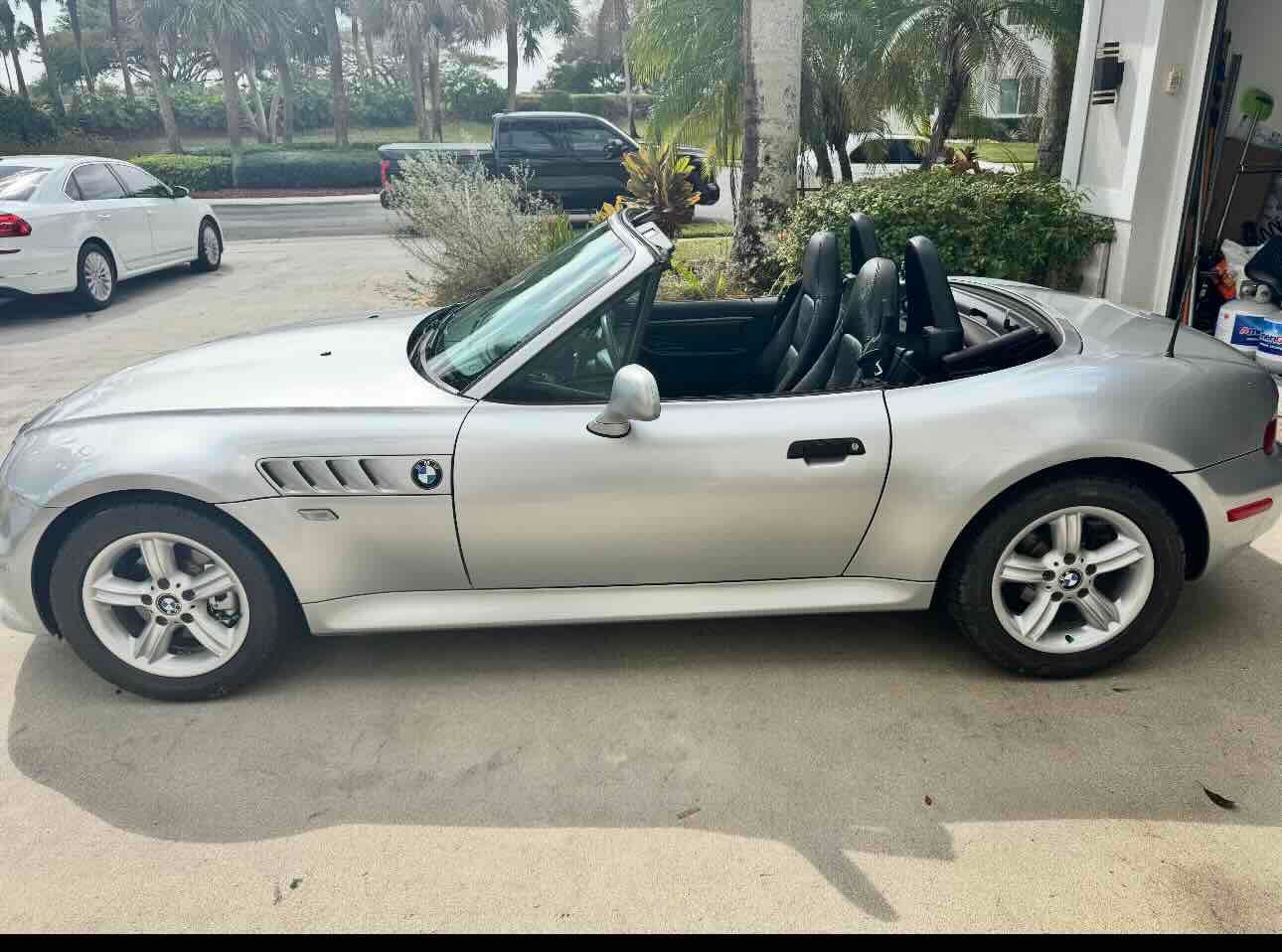 Used 2002 BMW Z3 2.5i RWD image 1