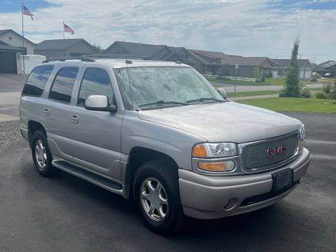 Used 2004 GMC Yukon Denali AWD/4WD image 6