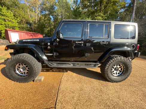 Used 2015 Jeep Wrangler Unlimited Rubicon AWD/4WD image 2