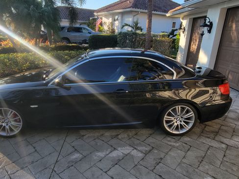 Used 2012 BMW 335i Convertible image 12