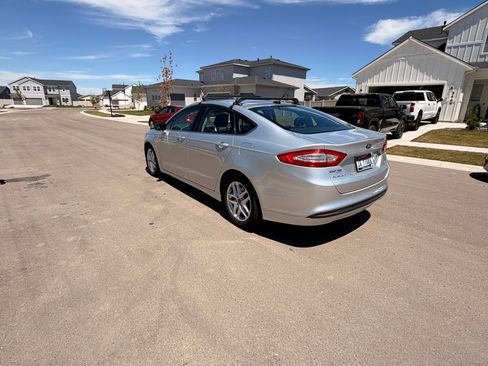 Used 2014 Ford Fusion SE FWD image 2