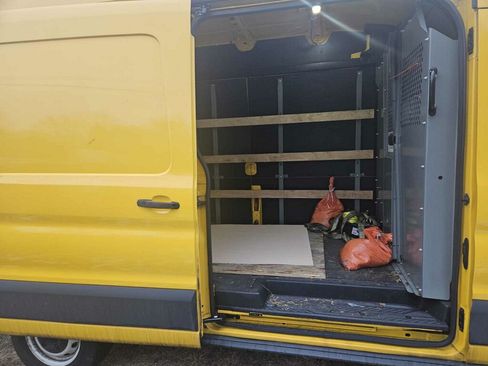 Used 2018 Ford Transit 250 High Roof image 9