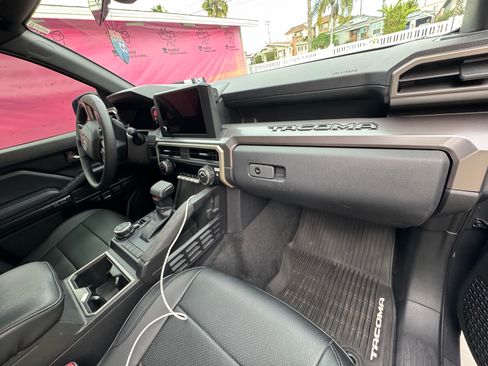 Used 2025 Toyota Tacoma TRD Sport image 12