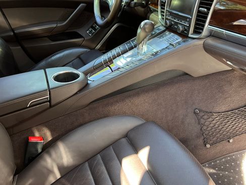Used 2011 Porsche Panamera Turbo image 27