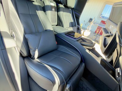 Used 2023 Mercedes-Benz Maybach GLS 600 4MATIC image 18