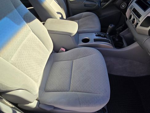 Used 2006 Toyota Tacoma PreRunner w/ SR5 Pkg #2 image 19