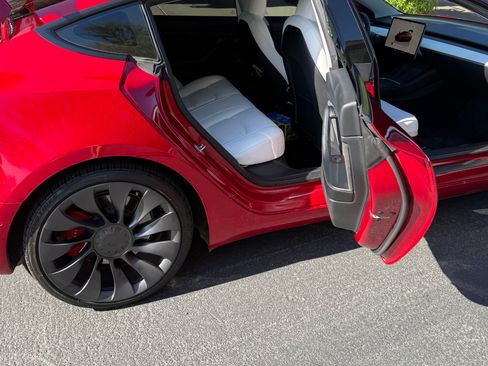 Used 2022 Tesla Model 3 Performance image 8