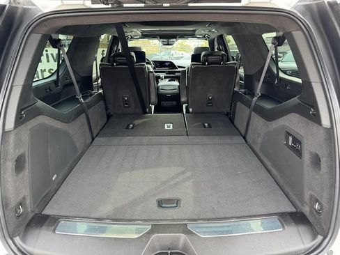 Used 2022 Cadillac Escalade ESV Sport Platinum w/ Heavy-Duty Trailer Package AWD/4WD image 7