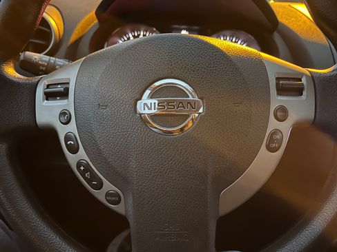 Used 2013 Nissan Rogue SV w/ Premium Pkg image 17