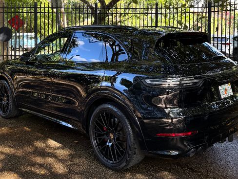 Used 2021 Porsche Cayenne GTS image 7