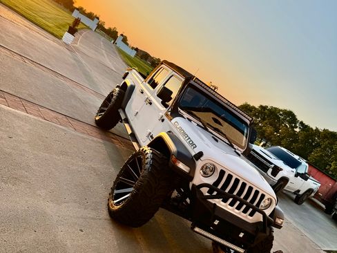 Used 2020 Jeep Gladiator Sport w/ Quick Order Package 24S image 12