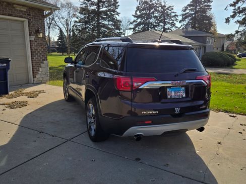 Used 2018 GMC Acadia SLT image 2