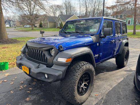 Used 2018 Jeep Wrangler Unlimited Sport AWD/4WD image 4