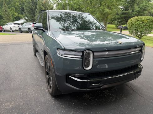 Used 2026 Rivian R1S Premium Quad AWD/4WD image 14