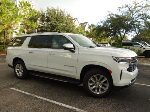 Used 2023 Chevrolet Suburban Premier image 6