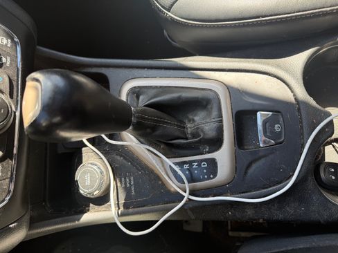 Used 2014 Jeep Cherokee Limited w/ Technology Group image 15