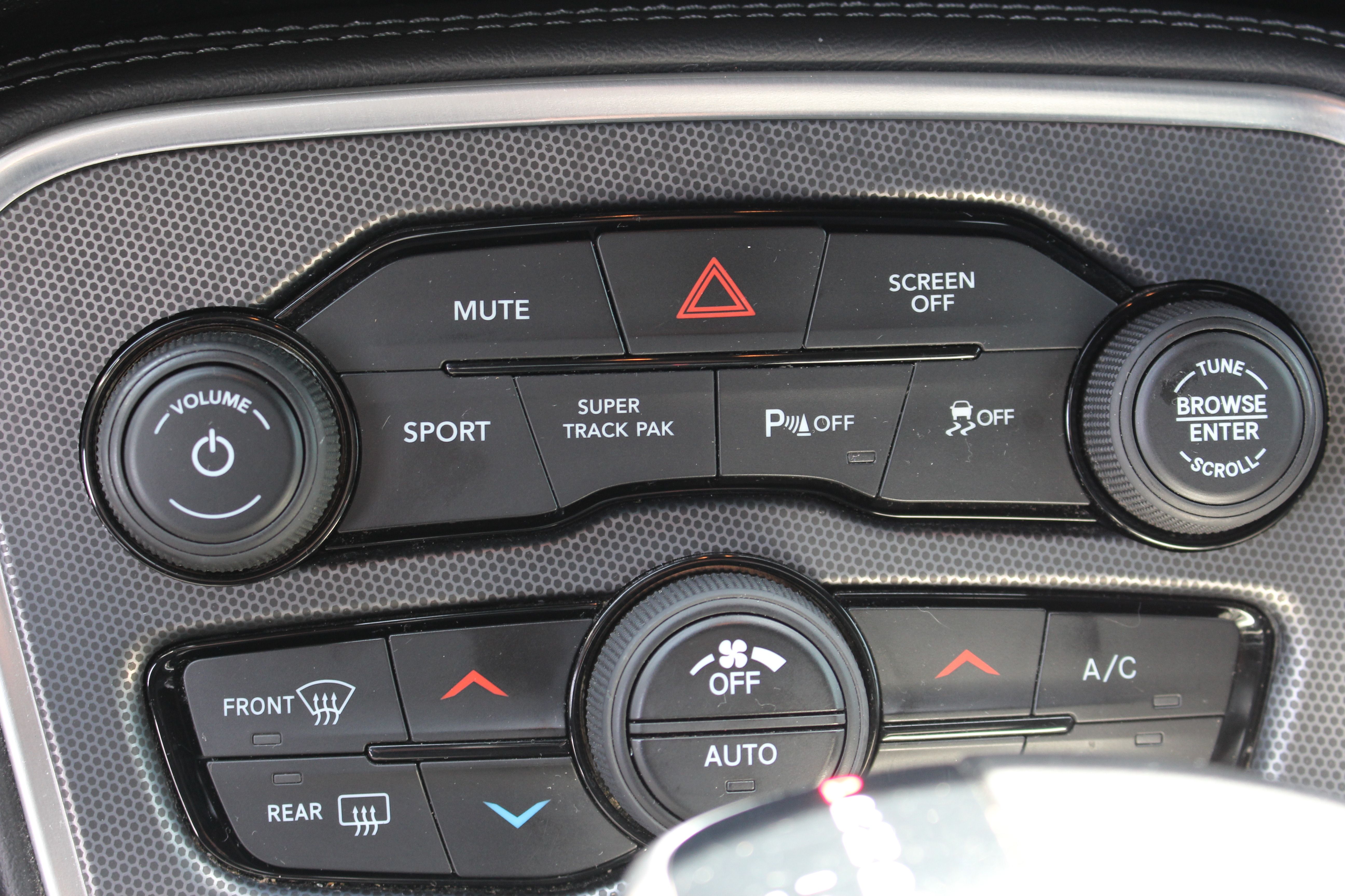 Used 2018 Dodge Challenger R/T Scat Pack w/ Leather Interior Group RWD image 15